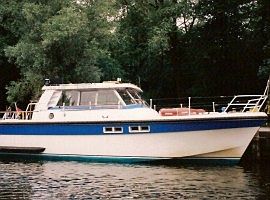 Motoryacht Falke des Seesportclub Brandenburg am Brandenburger Salzhofufer